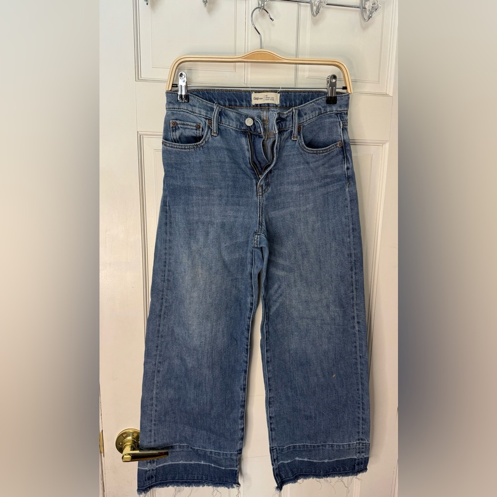 PRICES TO SELL! GAP Wideleg jeans Size 26 
CHECK OUT MY $10 ITEMS!!